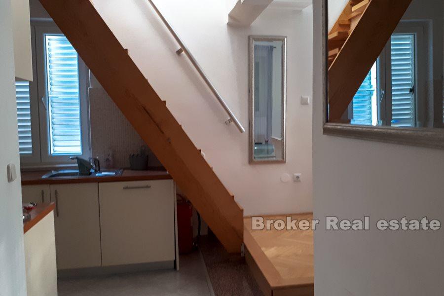Zentrum, zweistöckige Wohnung im Steinhaus