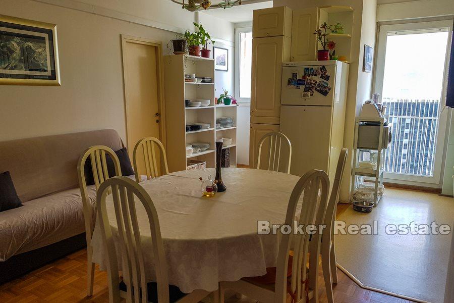 Trzypokojowy apartament z widokiem na miasto, Kman