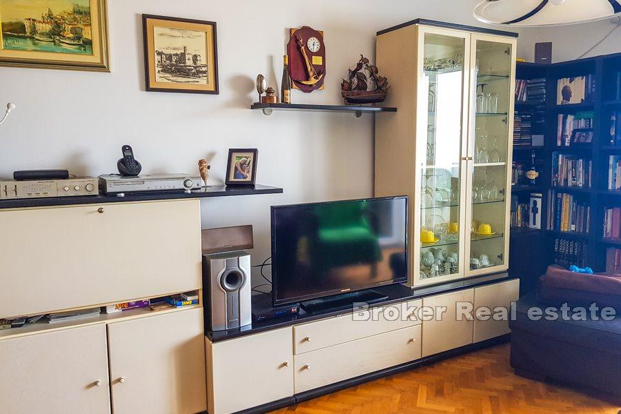 Trzypokojowy apartament z widokiem na miasto, Kman