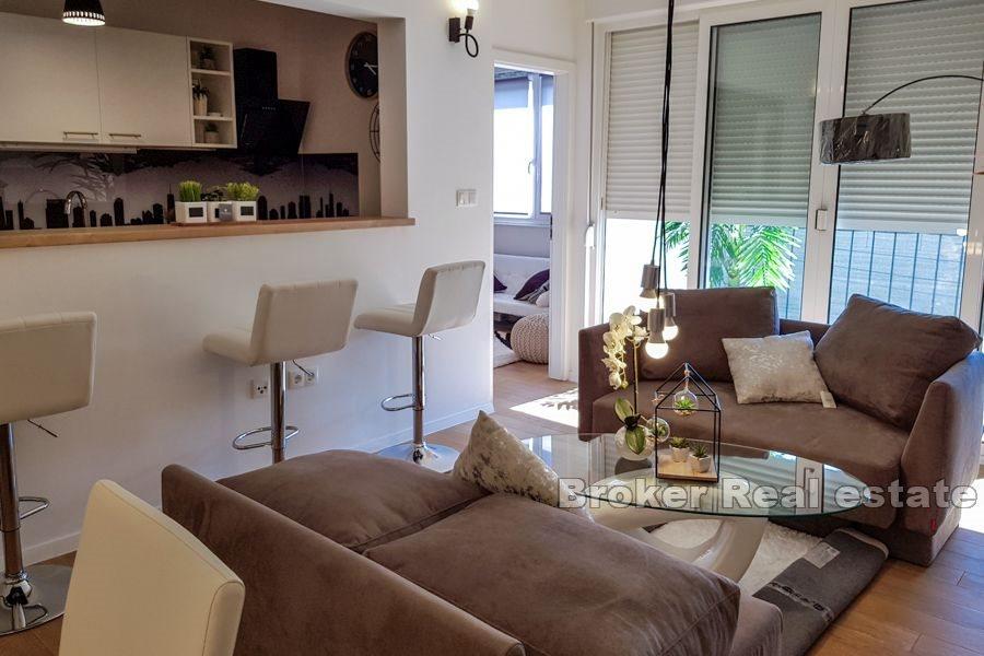Appartement de deux chambres entièrement rénové, Plokite