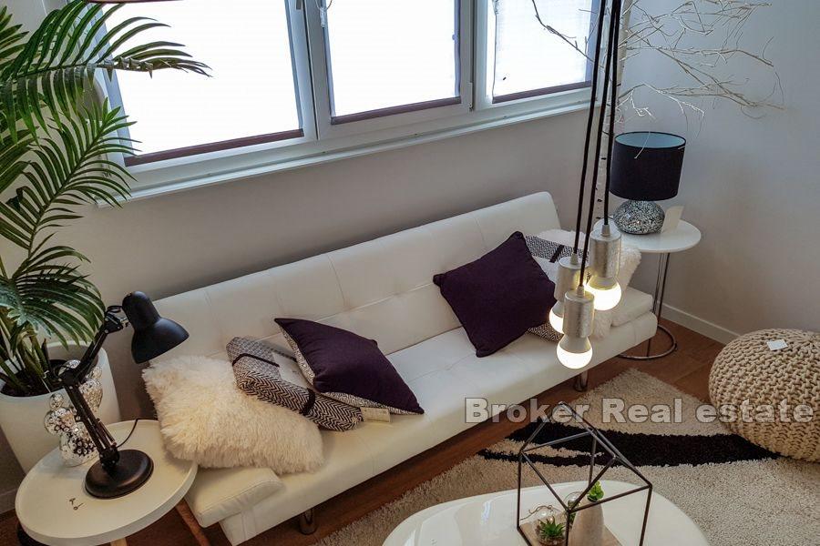 Appartement de deux chambres entièrement rénové, Plokite