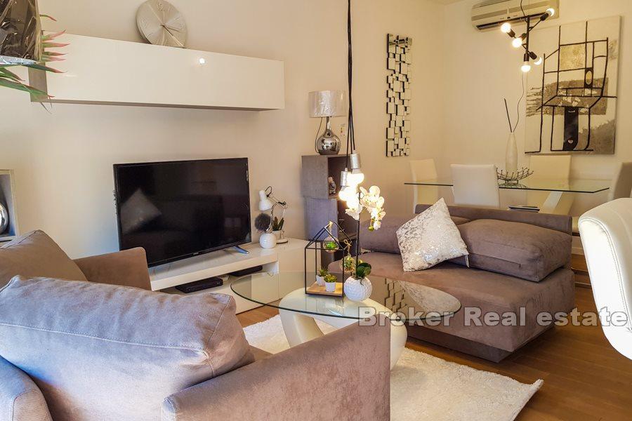 Appartement de deux chambres entièrement rénové, Plokite