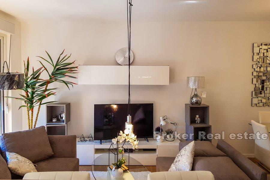 Kompletně zrekonstruovaný byt se dvěma ložnicemi, Plokite