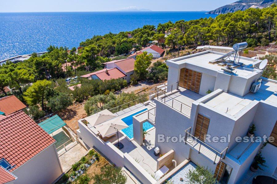 Villa with swimming pool and sea view