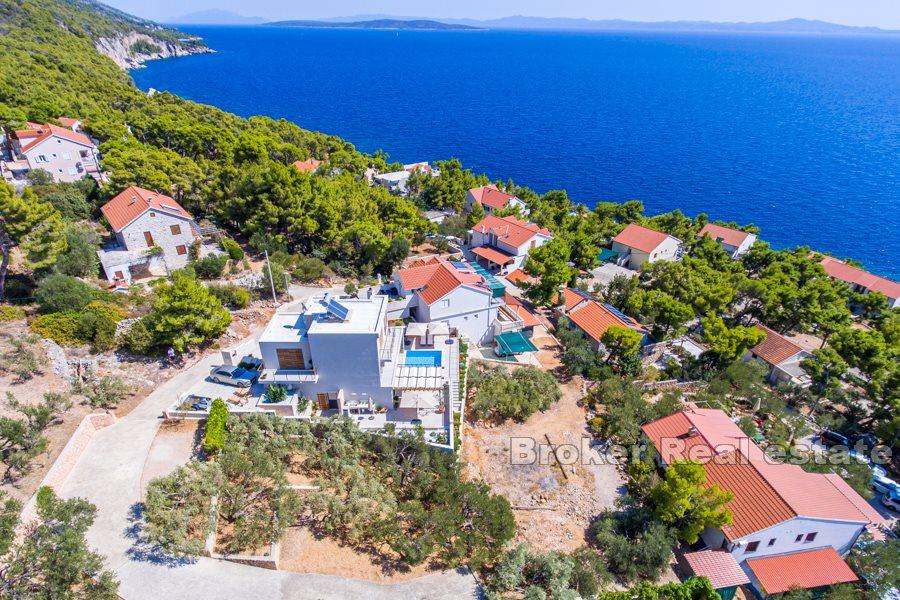 Villa with swimming pool and sea view
