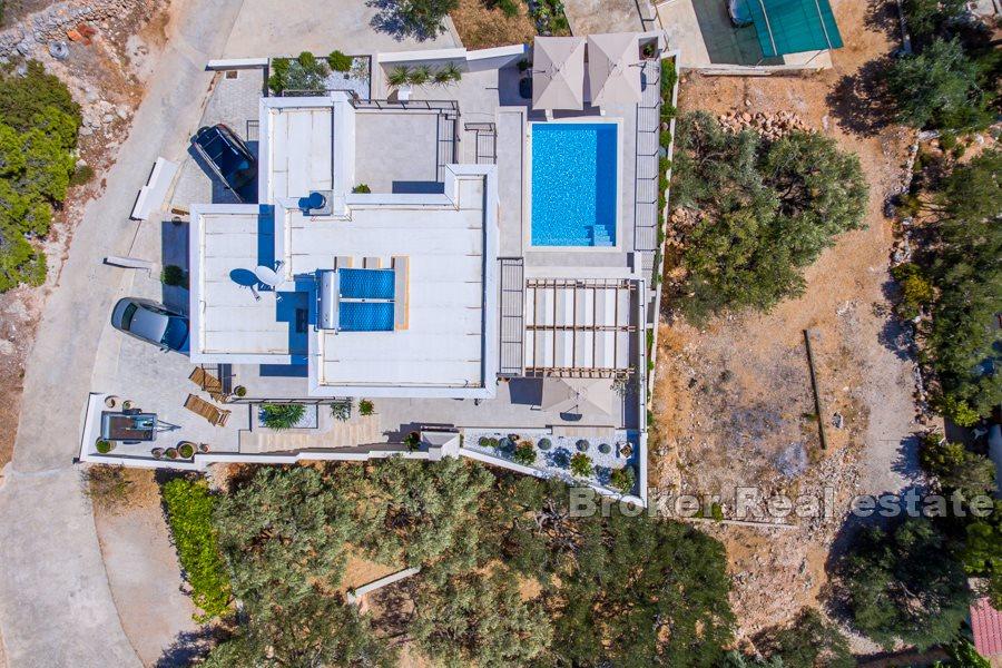 Villa mit Pool und Meerblick