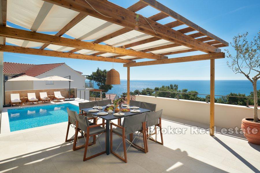 Villa with swimming pool and sea view