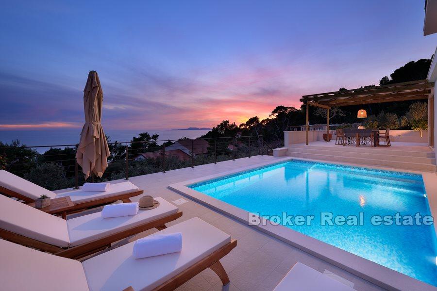 Villa with swimming pool and sea view