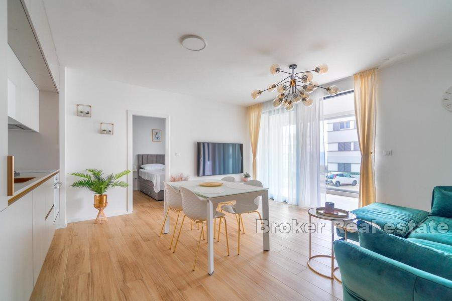 Luxuswohnung mit zwei Schlafzimmern in einem neuen Gebäude, Znjan
