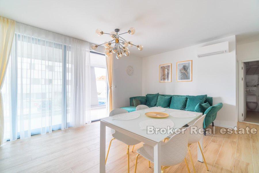 Luxuswohnung mit zwei Schlafzimmern in einem neuen Gebäude, Znjan