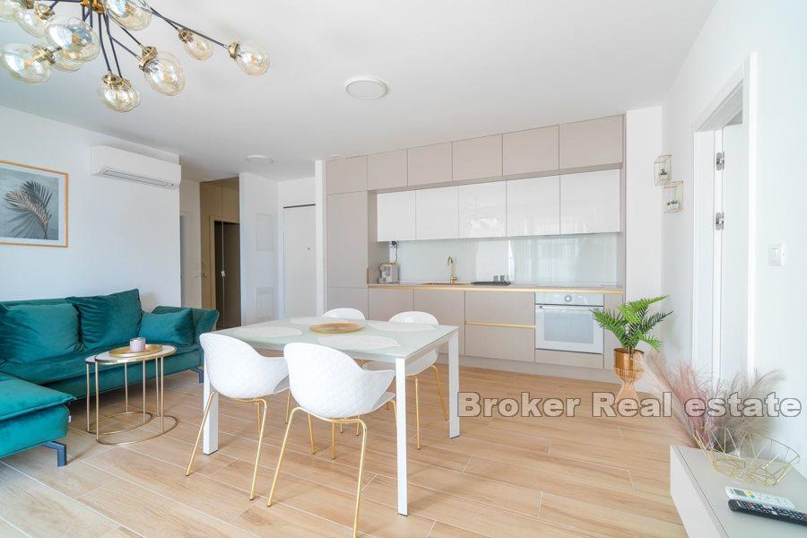 Luxuswohnung mit zwei Schlafzimmern in einem neuen Gebäude, Znjan