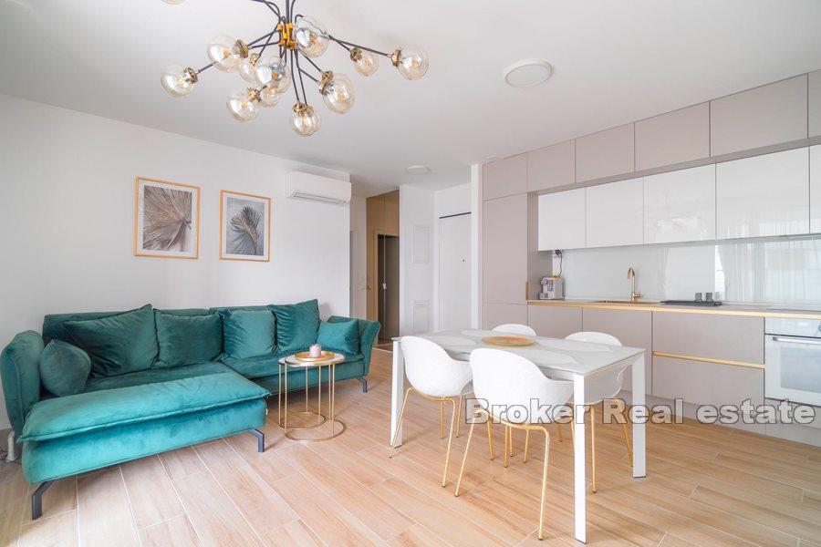 Luxuswohnung mit zwei Schlafzimmern in einem neuen Gebäude, Znjan