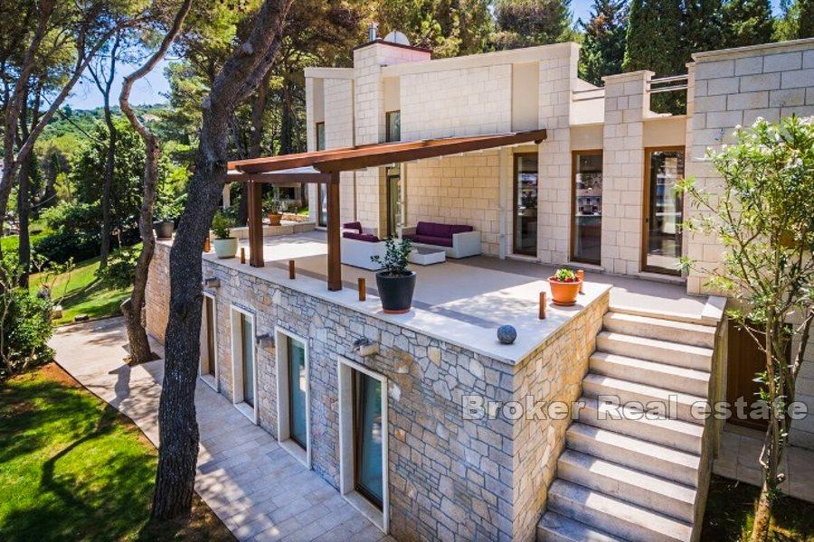 Jedinstvena vila s bazenom