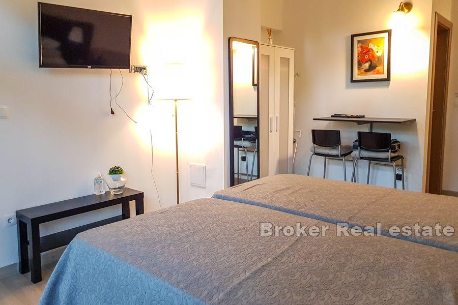 Три отдельные квартиры, Спинут