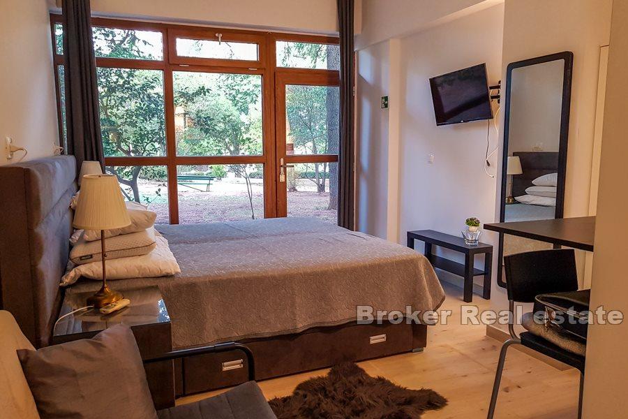 Three separate apartment units, Spinut