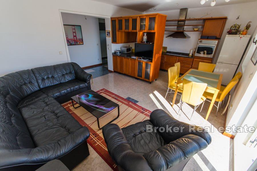 Comfortable apartment with terrace and garden, Meje