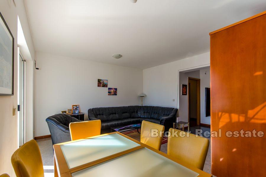 Comfortable apartment with terrace and garden, Meje