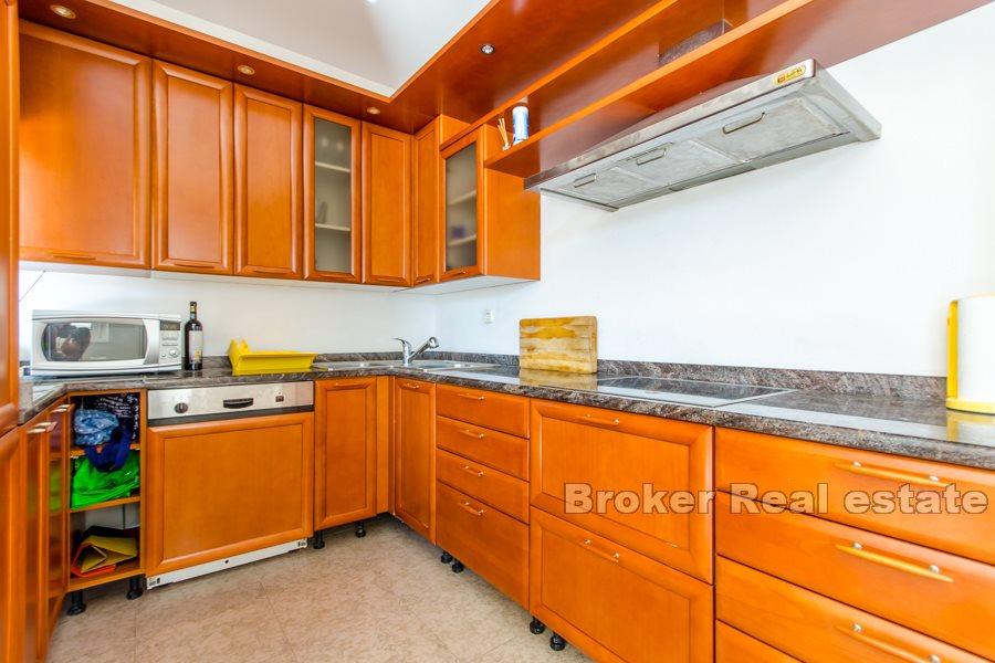 Comfortable apartment with terrace and garden, Meje