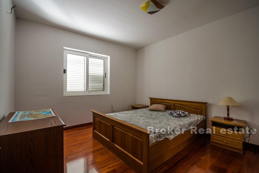 Comfortable apartment with terrace and garden, Meje