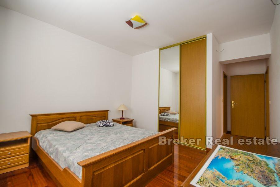 Comfortable apartment with terrace and garden, Meje