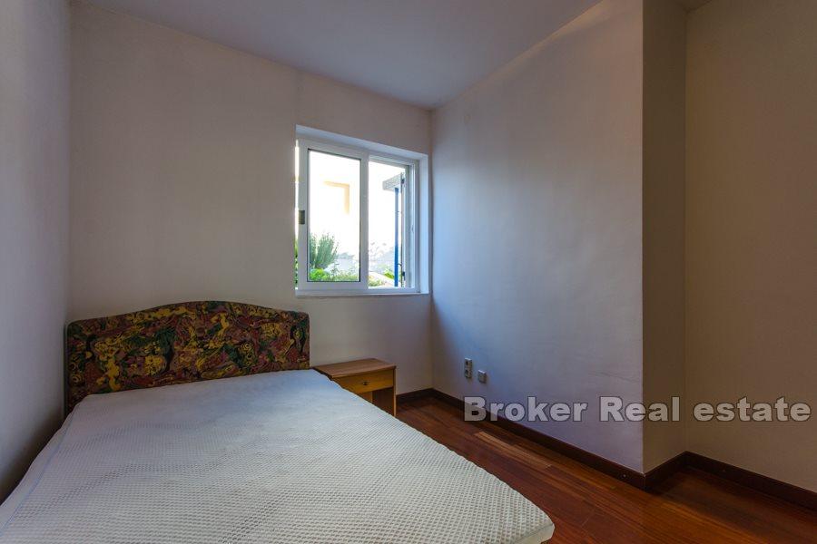 Comfortable apartment with terrace and garden, Meje