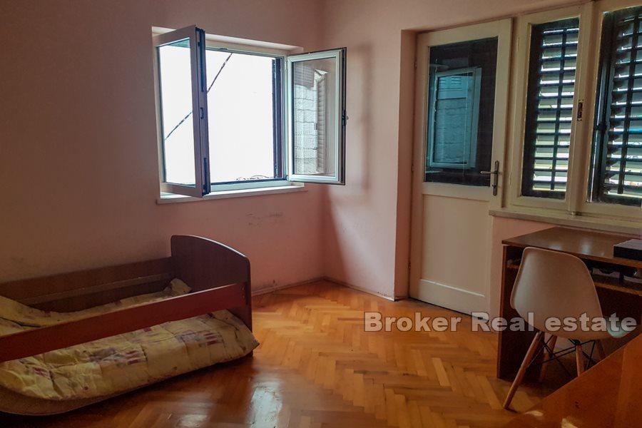 Dvojdomek kamenný dům