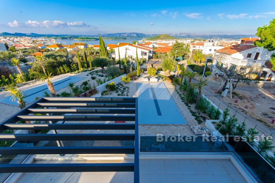Villa moderne avec de belles vues sur la mer