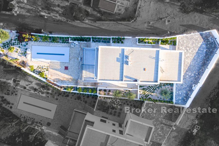 Moderne villa med vakker havutsikt