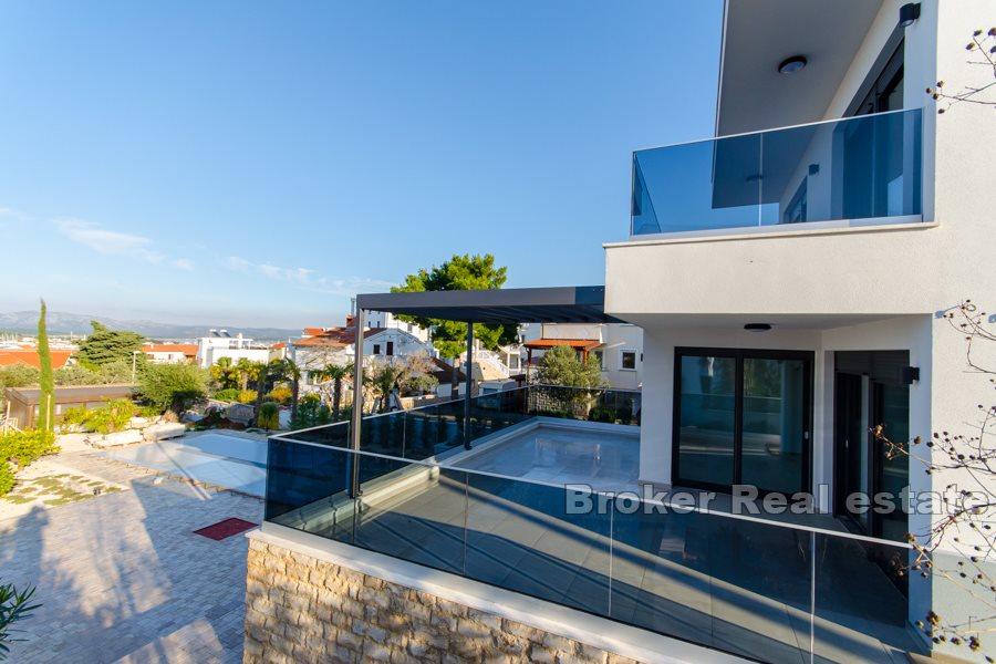 Moderní vila s krásným výhledem na moře