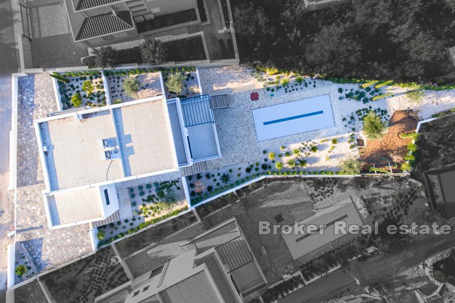 Modern villa med vacker havsutsikt