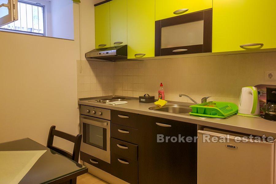 Maison en pierre avec trois appartements, centre de Split