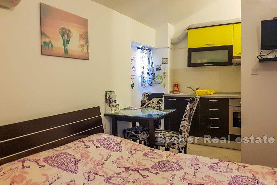 Maison en pierre avec trois appartements, centre de Split