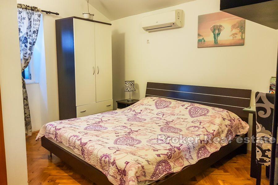 Maison en pierre avec trois appartements, centre de Split