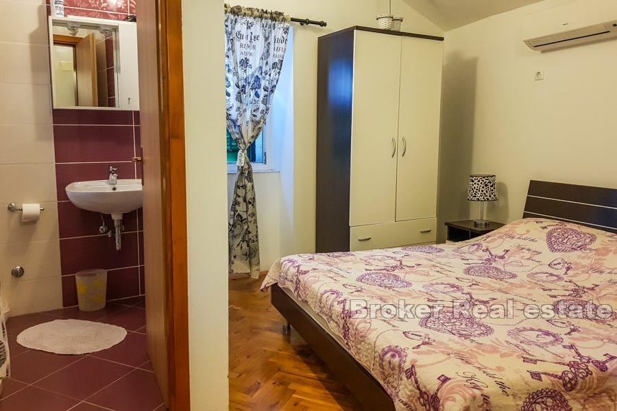 Maison en pierre avec trois appartements, centre de Split