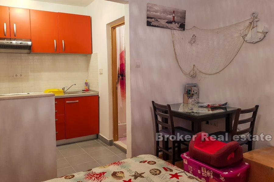 Maison en pierre avec trois appartements, centre de Split