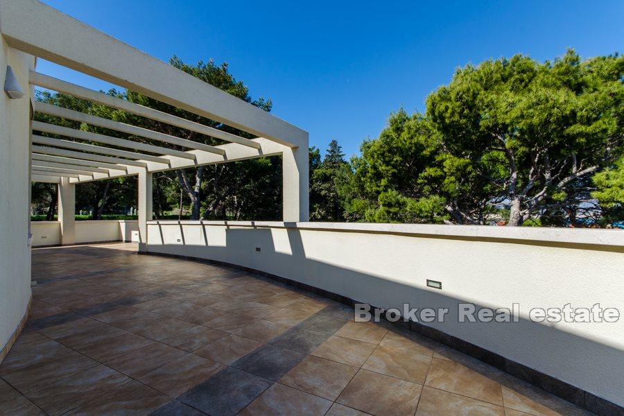 Penthouse z niezakłóconym widokiem, Marjan