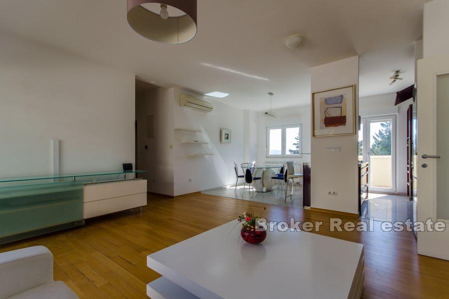 Penthouse z niezakłóconym widokiem, Marjan