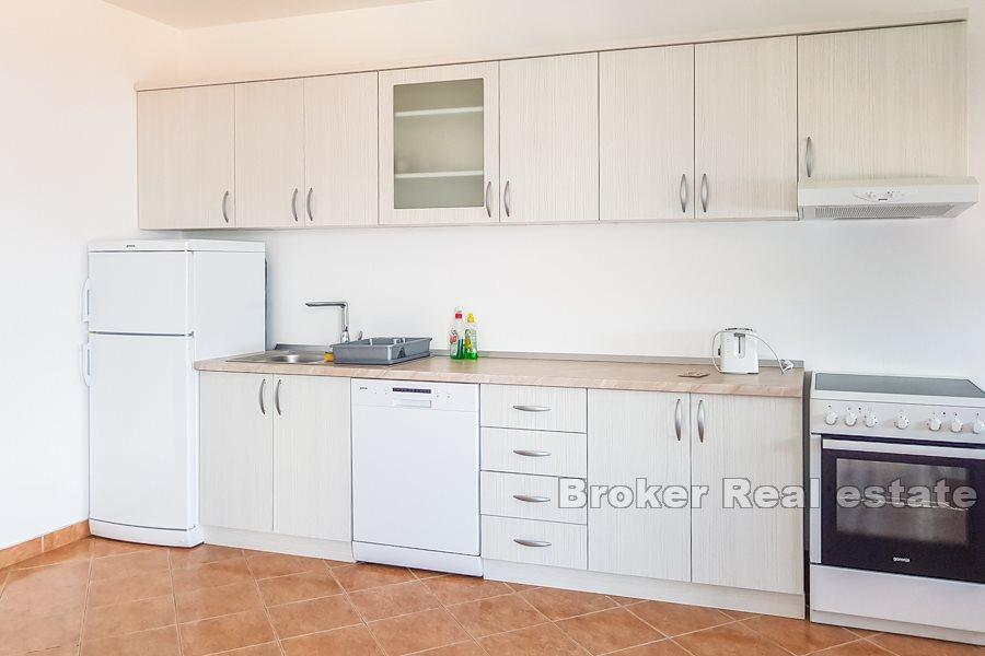 Four bedroom apartment with sea view