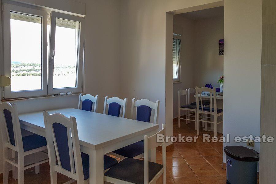 Apartament z czterema sypialniami i widokiem na morze