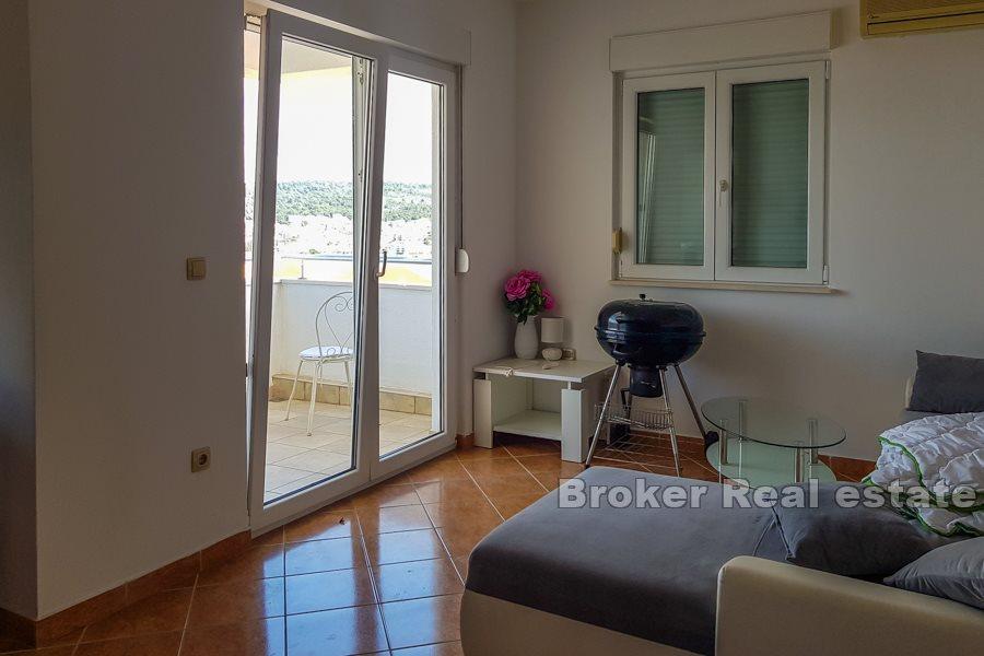 Fire roms leilighet med havutsikt