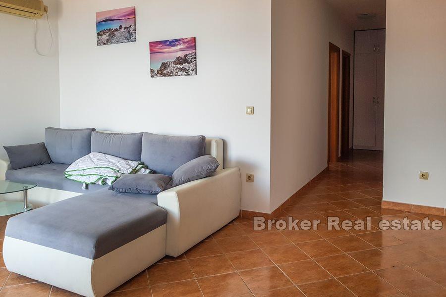 Fire roms leilighet med havutsikt