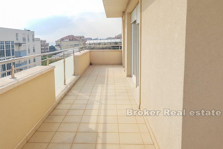 Dvoupodlažní apartmán s výhledem na moře, Znjan