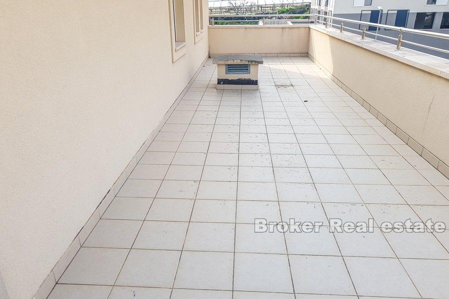 Dvoupodlažní apartmán s výhledem na moře, Znjan