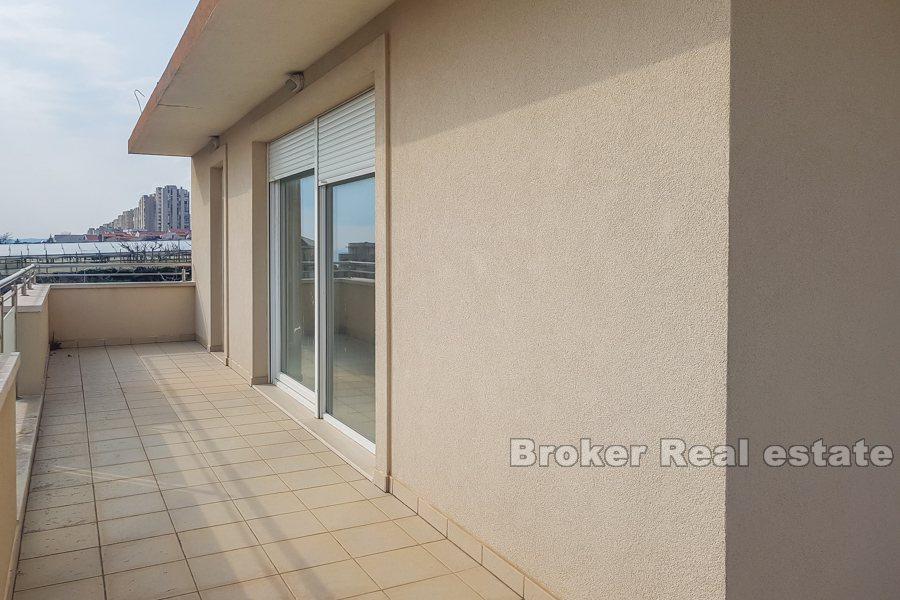 Двухуровневая квартира с видом на море, Жнян