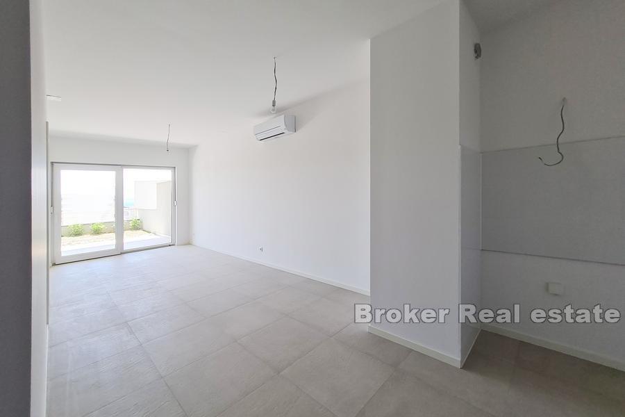 Apartament z ogrodem i widokiem na morze w nowym budynku Žnjan