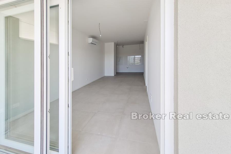 Appartamento con giardino e vista mare in un nuovo edificio, Žnjan