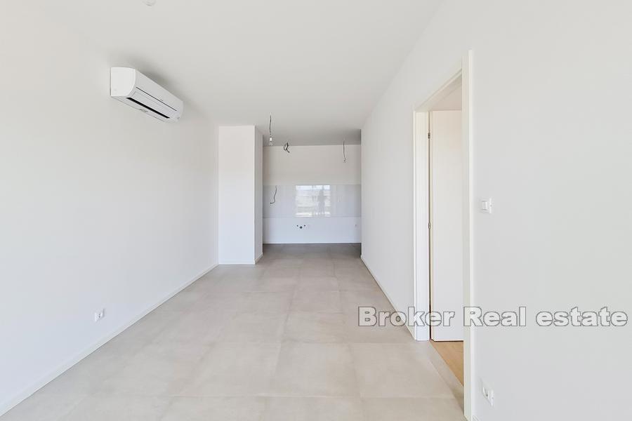 Leilighet med hage- og havutsikt i en ny bygning, Žnjan