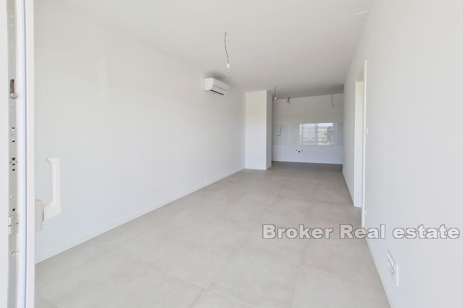 Leilighet med hage- og havutsikt i en ny bygning, Žnjan