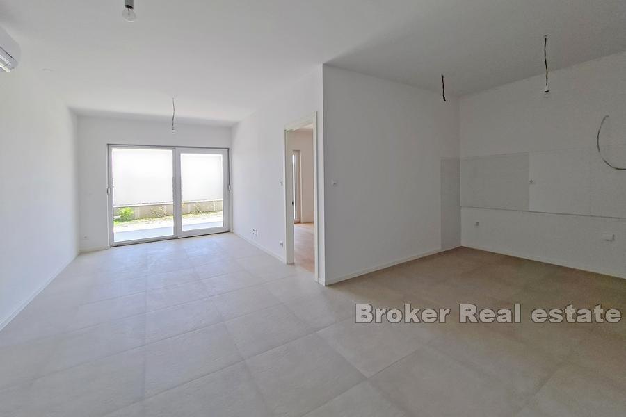 Appartement avec jardin et vue mer dans un immeuble neuf, Žnjan