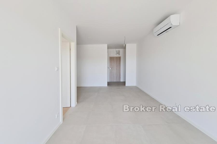 Leilighet med hage- og havutsikt i en ny bygning, Žnjan